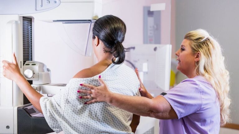 Yapay zeka kullanılarak yapılan meme taramaları kanser tanısını yüzde 20 artırıyor