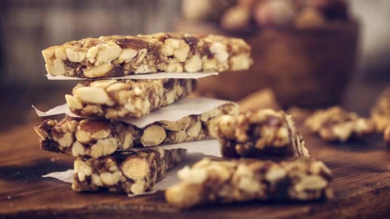 Bazı protein barlardaki yüksek tuz ve şeker içeriğine dikkat!