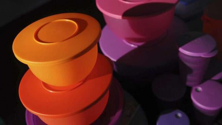 Araştırma: Mikrodalga fırınlarda ısıtılan plastik kaplar nanoplastik yayıyor