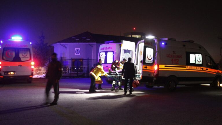 Samsun’da yangında dumandan etkilenen 2 kişi hastaneye kaldırıldı