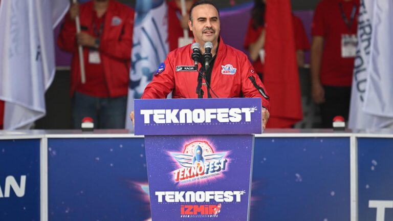 “Hayalleri ve fikirleri gıptayla izlenen bir Türk gençliği geliyor”