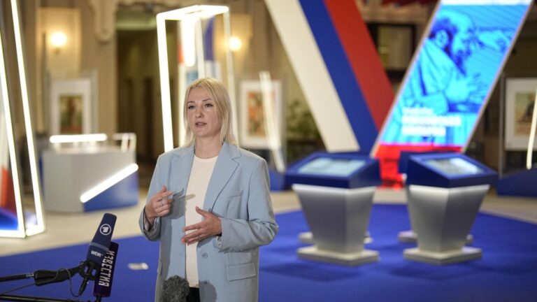 Rusya: Putin’e rakip olan ‘barış yanlısı’ Dountsova’nın adaylığı reddedildi