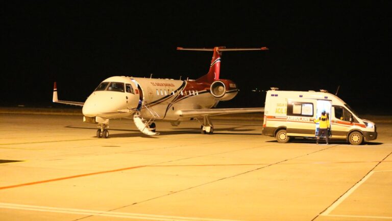 Kalp krizi geçiren Sarıkamış Belediye Başkanı Ankara’ya sevk edildi