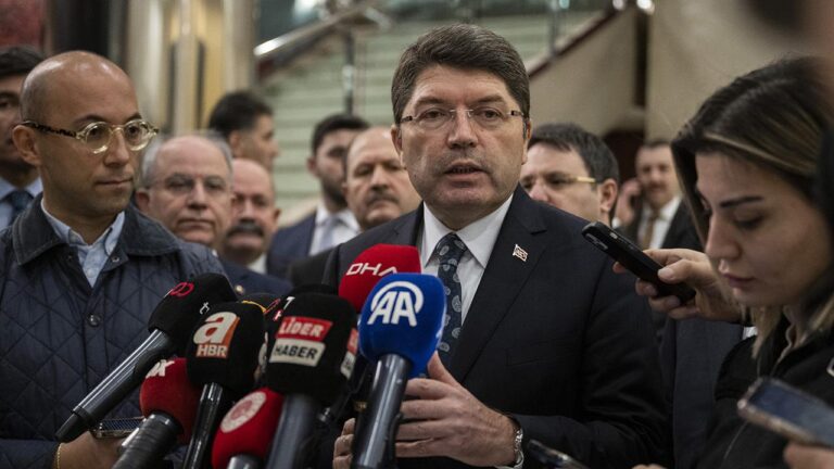 Bakan Tunç’tan şehit ailelerine suç teşkil eden ifadeler kullananlara ilişkin açıklama