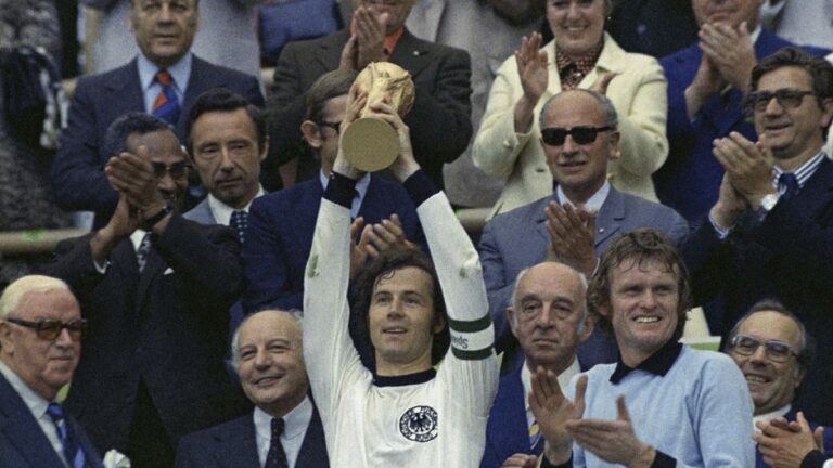 Alman futbolunun efsane ismi Franz Beckenbauer 78 yaşında hayatını kaybetti