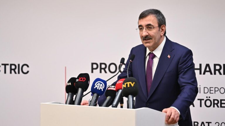 Enerjide dışa bağımlılığımızı en alt düzeylere çekme gayreti içindeyiz