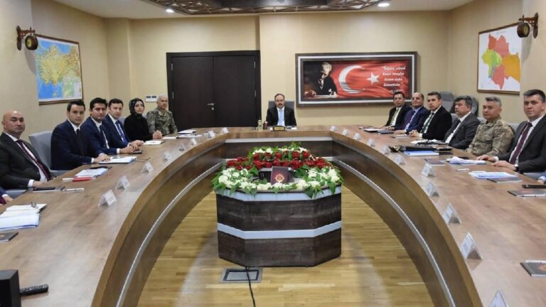 Seçim güvenliği toplantısı, Siirt Valisi Kızılkaya başkanlığında yapıldı
