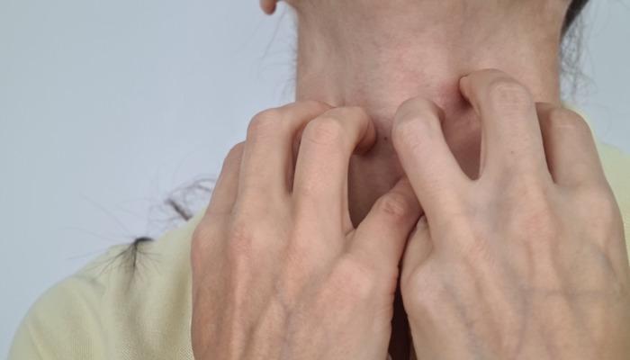 Geceleri artan kaşıntılarınız varsa bu hastalığa dikkat! Dünyada 300 milyon kişiyi etkisi altına alıyor