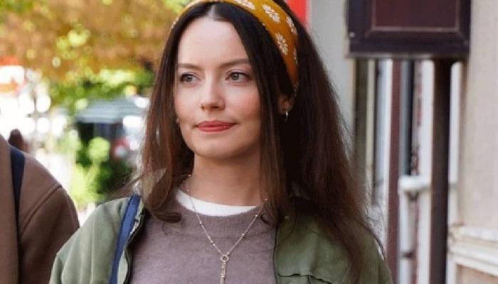 “Kod Adı Kırlangıç” dizisinin başrol oyuncusu Gizem Arıkan evlendi… Oyuncunun üstü işlemeli sade gelinliği dikkat çekti!