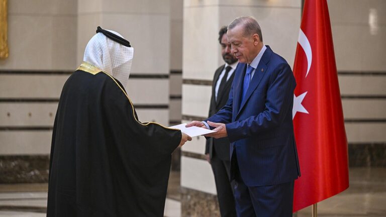 Büyükelçilerden Cumhurbaşkanı Erdoğan’a güven mektubu