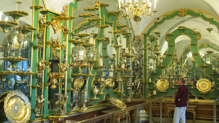 ‘Yeşil Kasa’ soygununda çalınan mücevherler Almanya’da yeniden sergileniyor