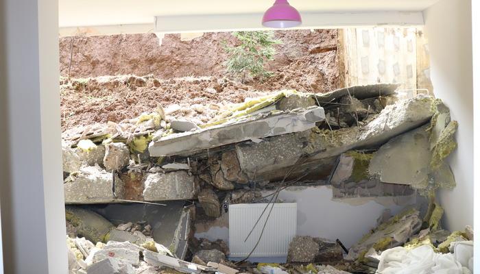 Ordu’da sitenin istinat duvarı çöktü! 48 daireli bina boşaltıldı