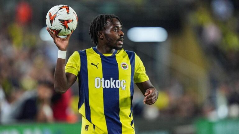 Bright Osayi-Samuel, Fenerbahçede ilk kez kırmızı kart gördü