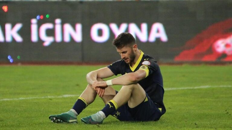 SON DAKİKA! Fenerbahçede sakatlık şoku