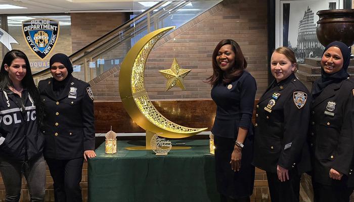 New York Polis Teşkilatı bir ilke imza attı! “Hilal Yakma Töreni” ile farklı kültür ve inançları Ramazan’da bir araya getirdiler…