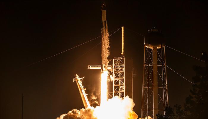 SpaceX, kutup yörüngesine ilk insanlı uzay uçuşunu gerçekleştirdi
