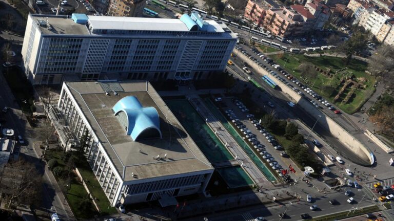 İBB’ye yönelik 2. dalga yolsuzluk operasyonunda 18 kişi tutuklandı