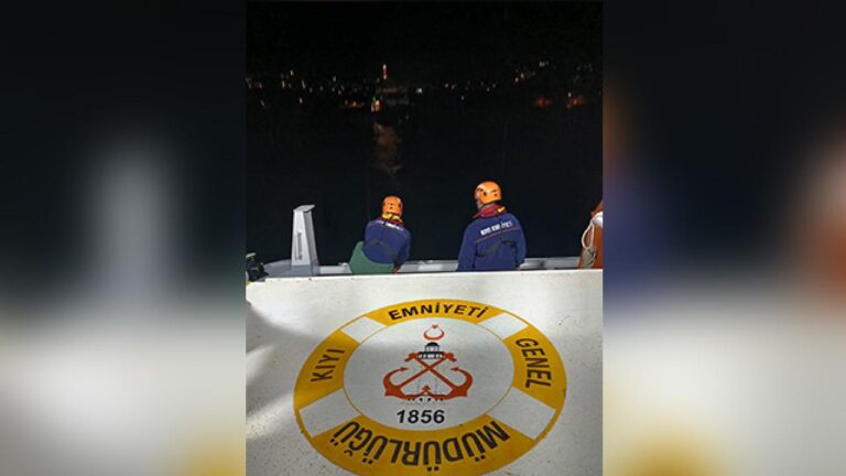 Bodrum açıklarında sürüklenen teknedeki 3 kişi kurtarıldı