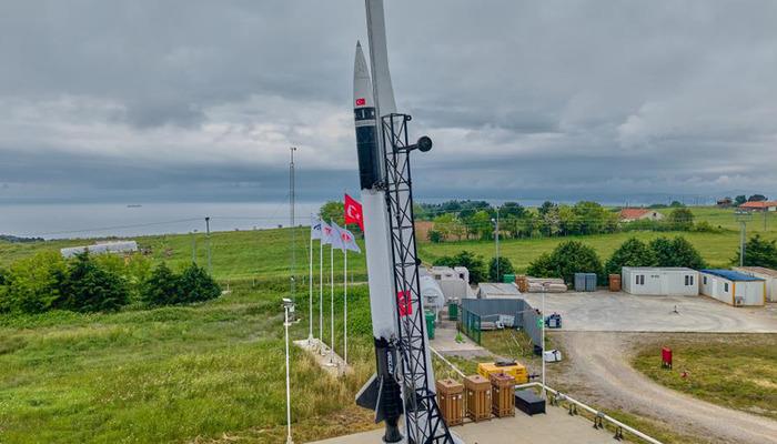 DeltaV iki kademeli hibrit roket 200+ km irtifaya ulaşarak rekor kırdı