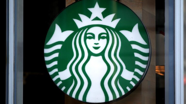 Starbucks’ın küresel satışları düşmeye devam ediyor