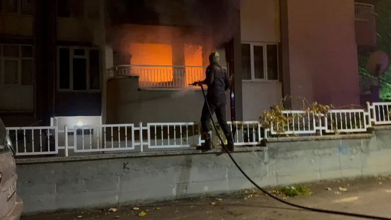 Kütahya’da 8 katlı binada yangın! 1 kişi hayatını kaybetti, 1’i ağır 2 yaralı! – Son Dakika Türkiye Haberleri